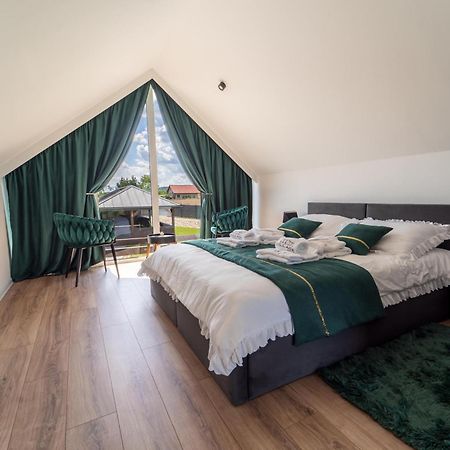 Village Resort Sauna & Jacuzzi & Netflix Tworkowa Luaran gambar