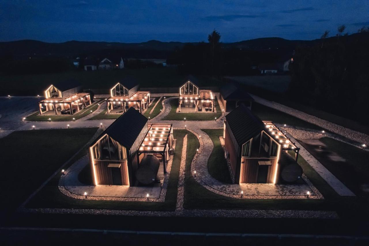 Village Resort Sauna & Jacuzzi & Netflix Tworkowa Luaran gambar