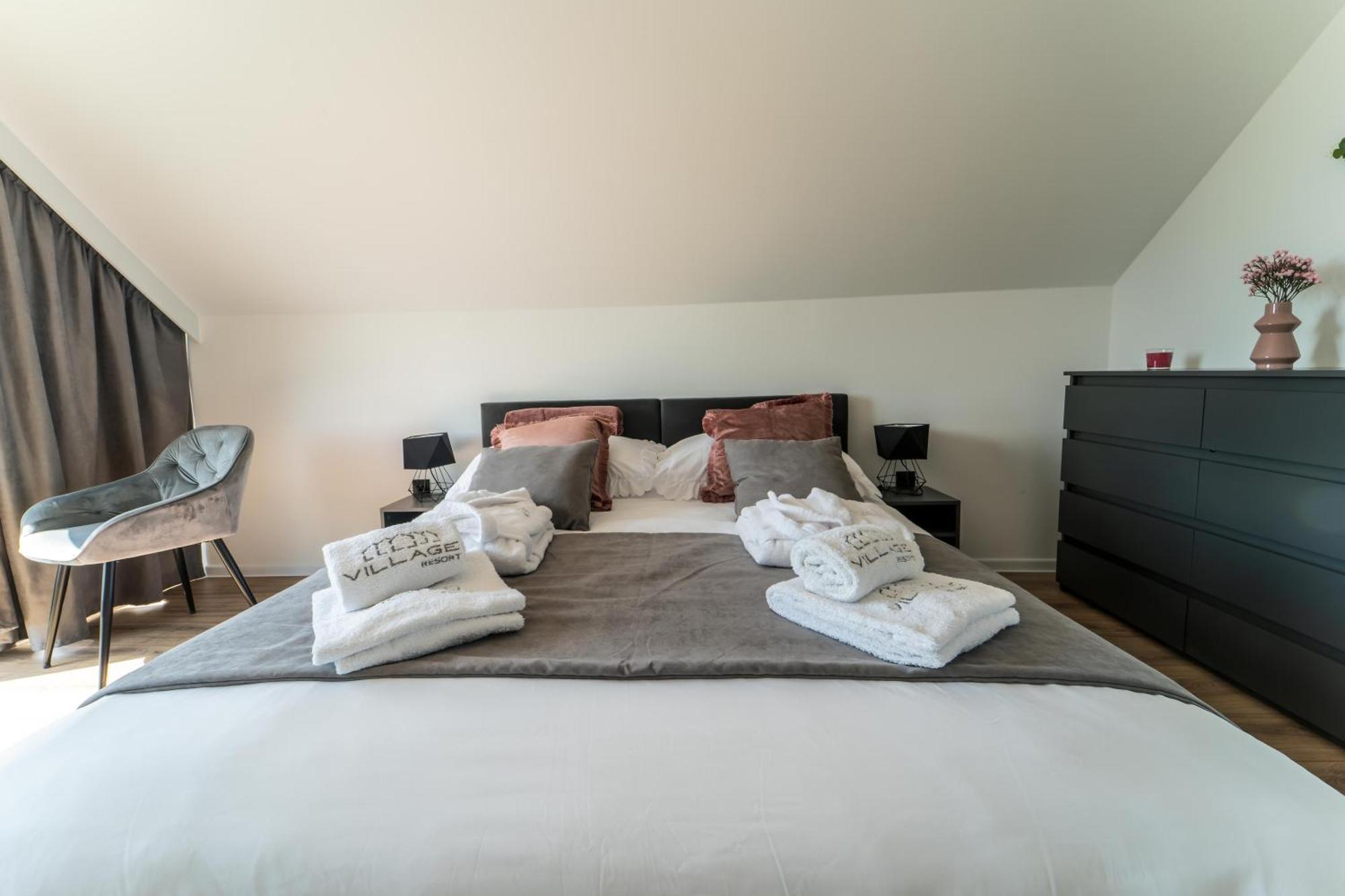 Village Resort Sauna & Jacuzzi & Netflix Tworkowa Bilik gambar